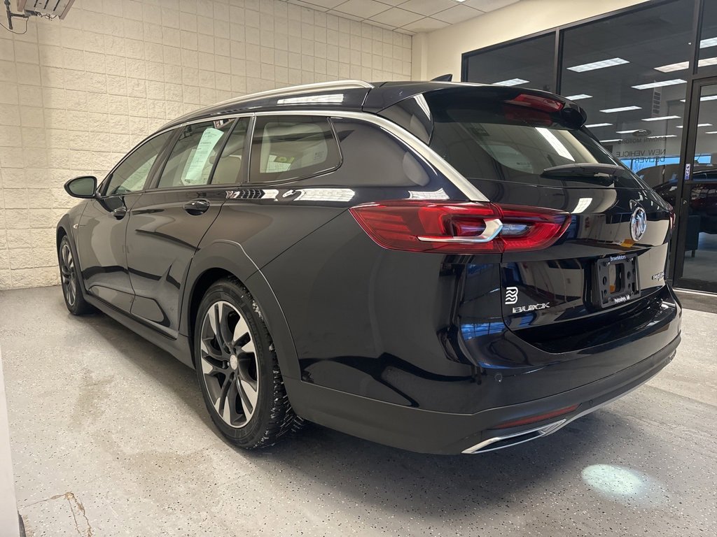 Used 2018 Buick Regal Essence w/ Driver Confidence Package #1 image 3