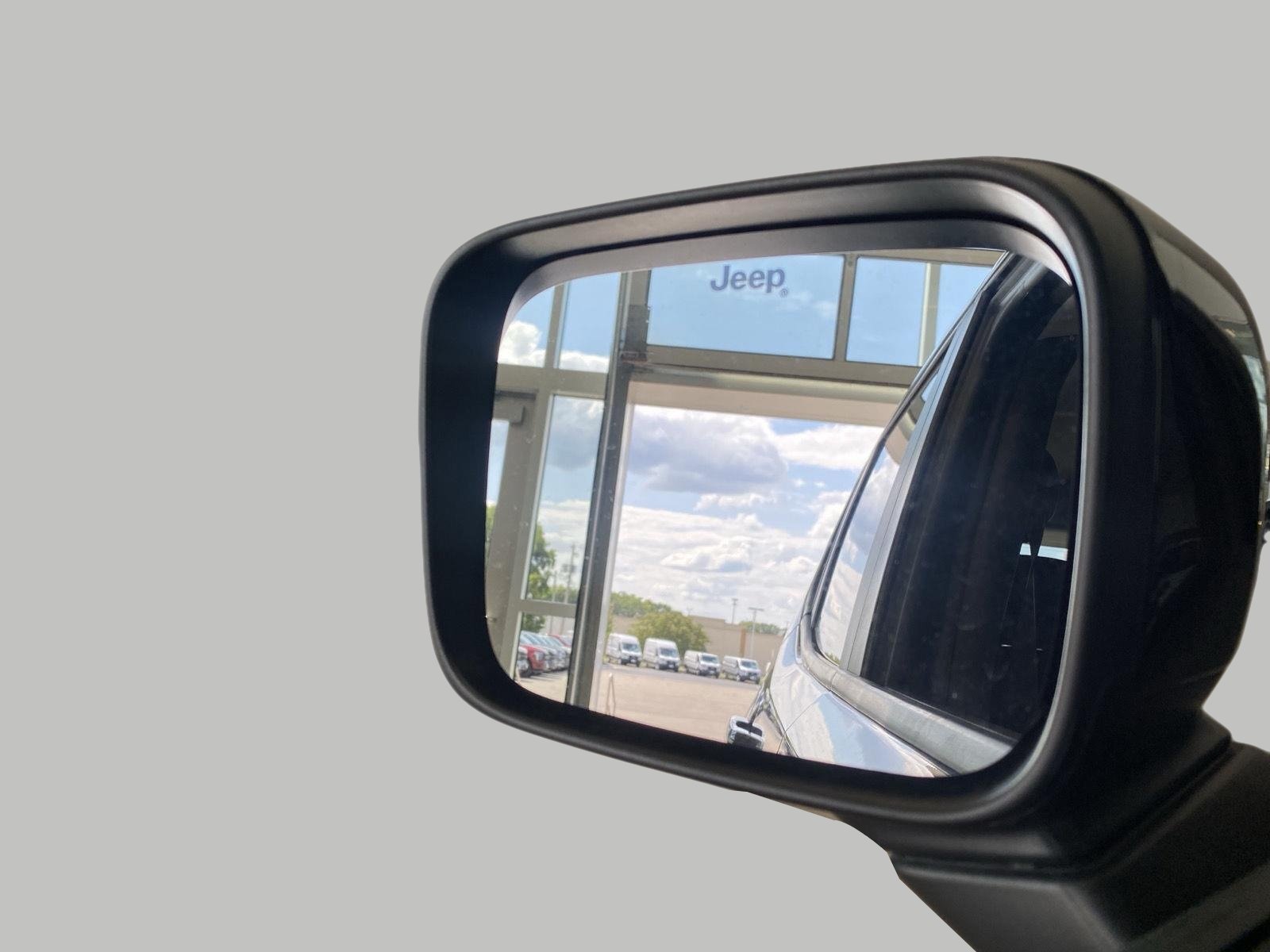 Used 2018 Jeep Renegade Latitude w/ Cold Weather Group AWD/4WD image 19