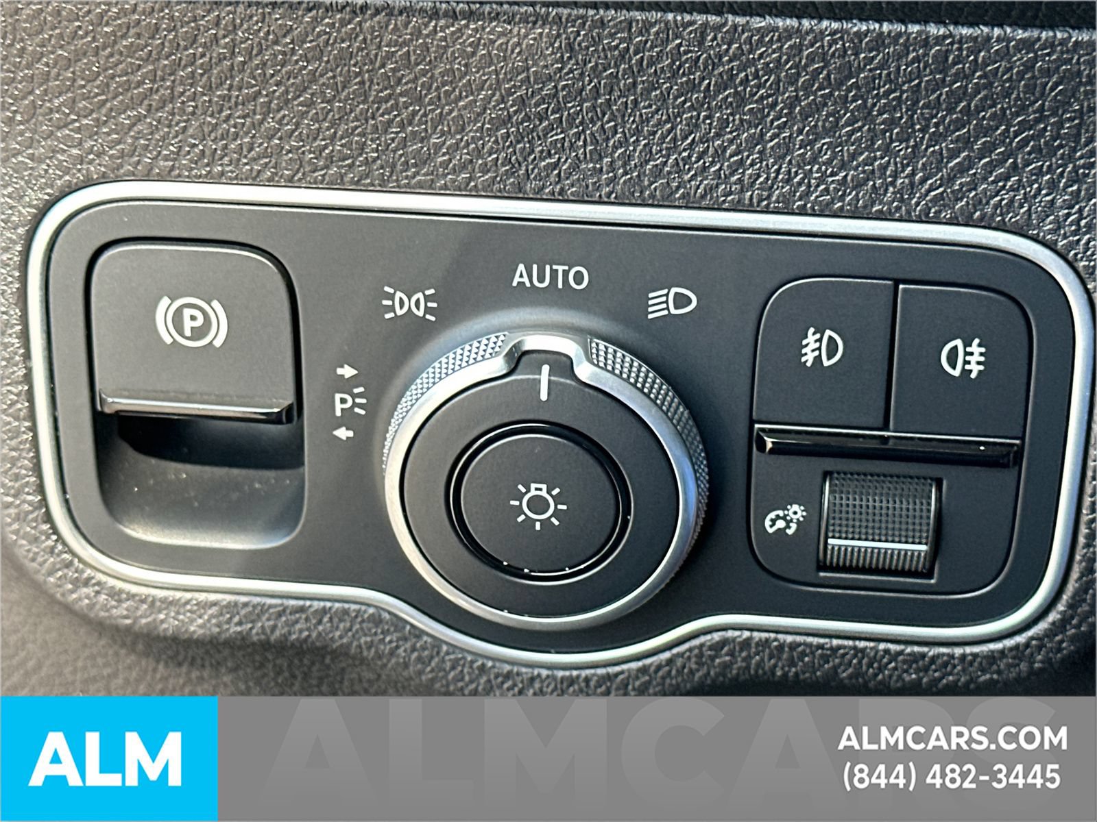 Used 2025 Mercedes-Benz GLB 250 image 36