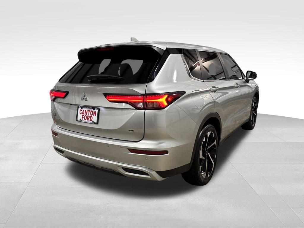 Used 2024 Mitsubishi Outlander SE Black Edition image 5
