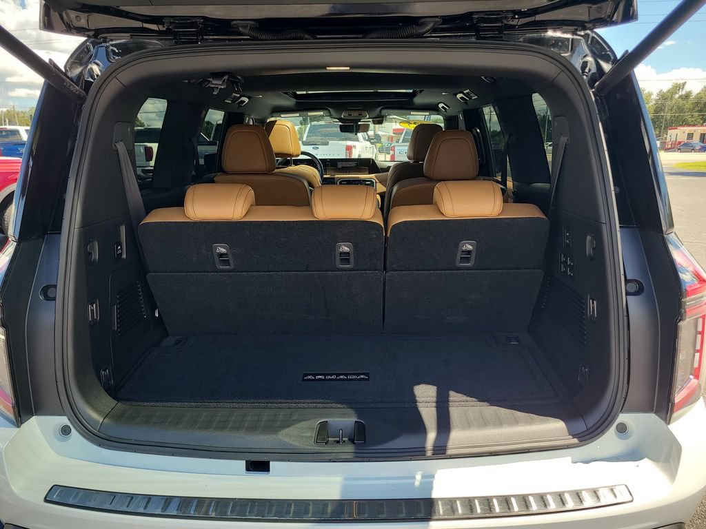 Used 2025 Nissan Armada Platinum Reserve RWD image 7