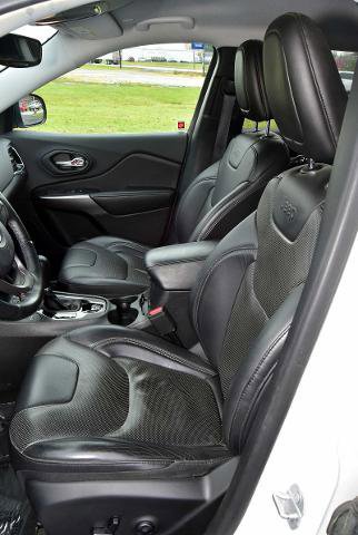 Used 2019 Jeep Cherokee Limited image 13