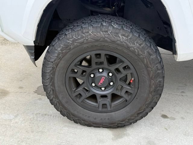 Used 2020 Toyota Tacoma TRD Sport w/ TRD Premium Sport Package AWD/4WD image 5
