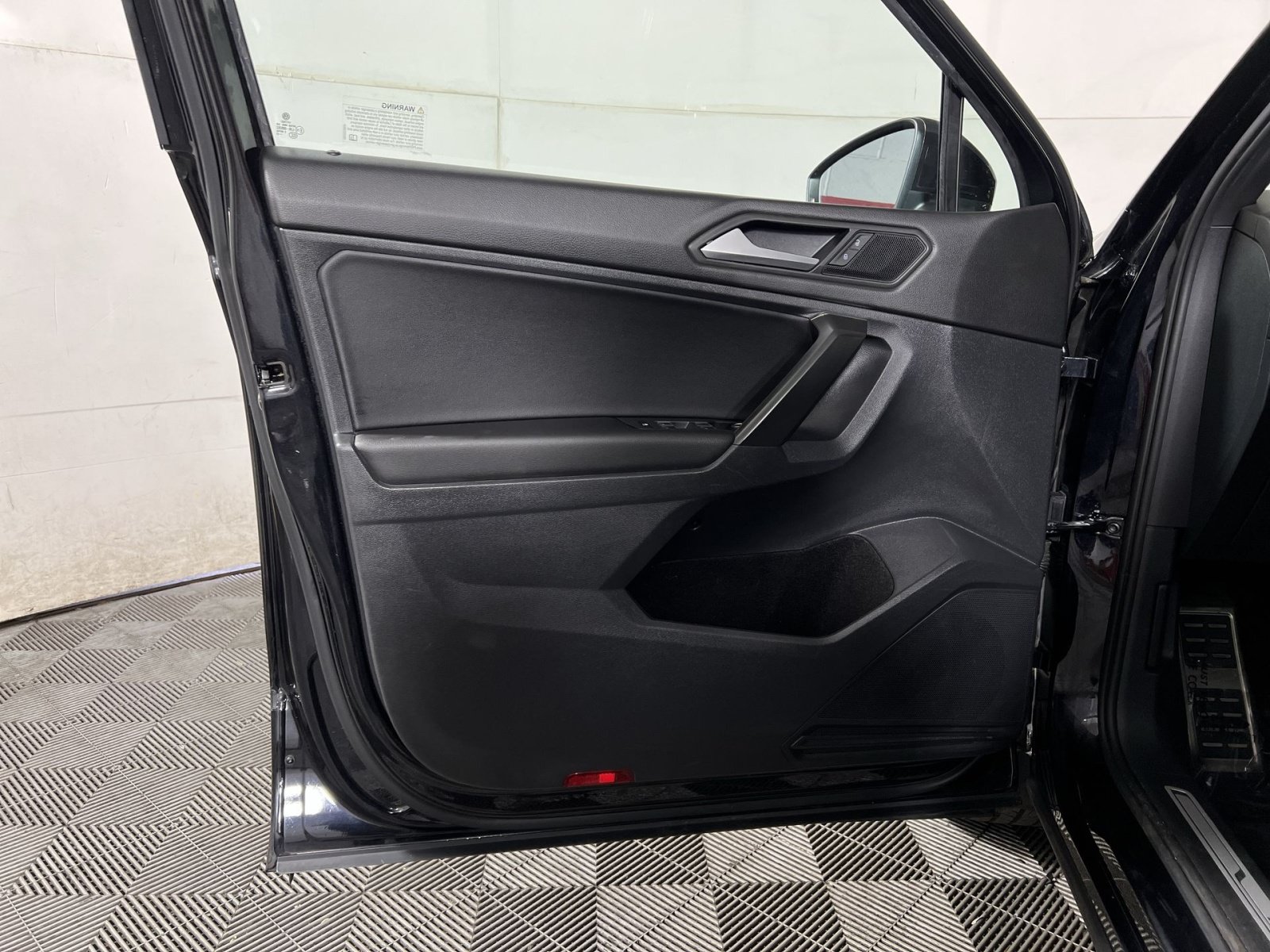 Used 2021 Volkswagen Tiguan SE R-Line AWD/4WD image 14