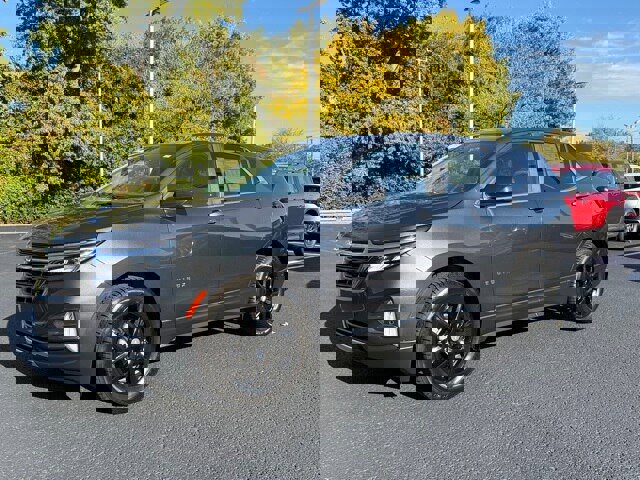 Used 2023 Chevrolet Equinox LT w/ Driver Convenience Package image 3