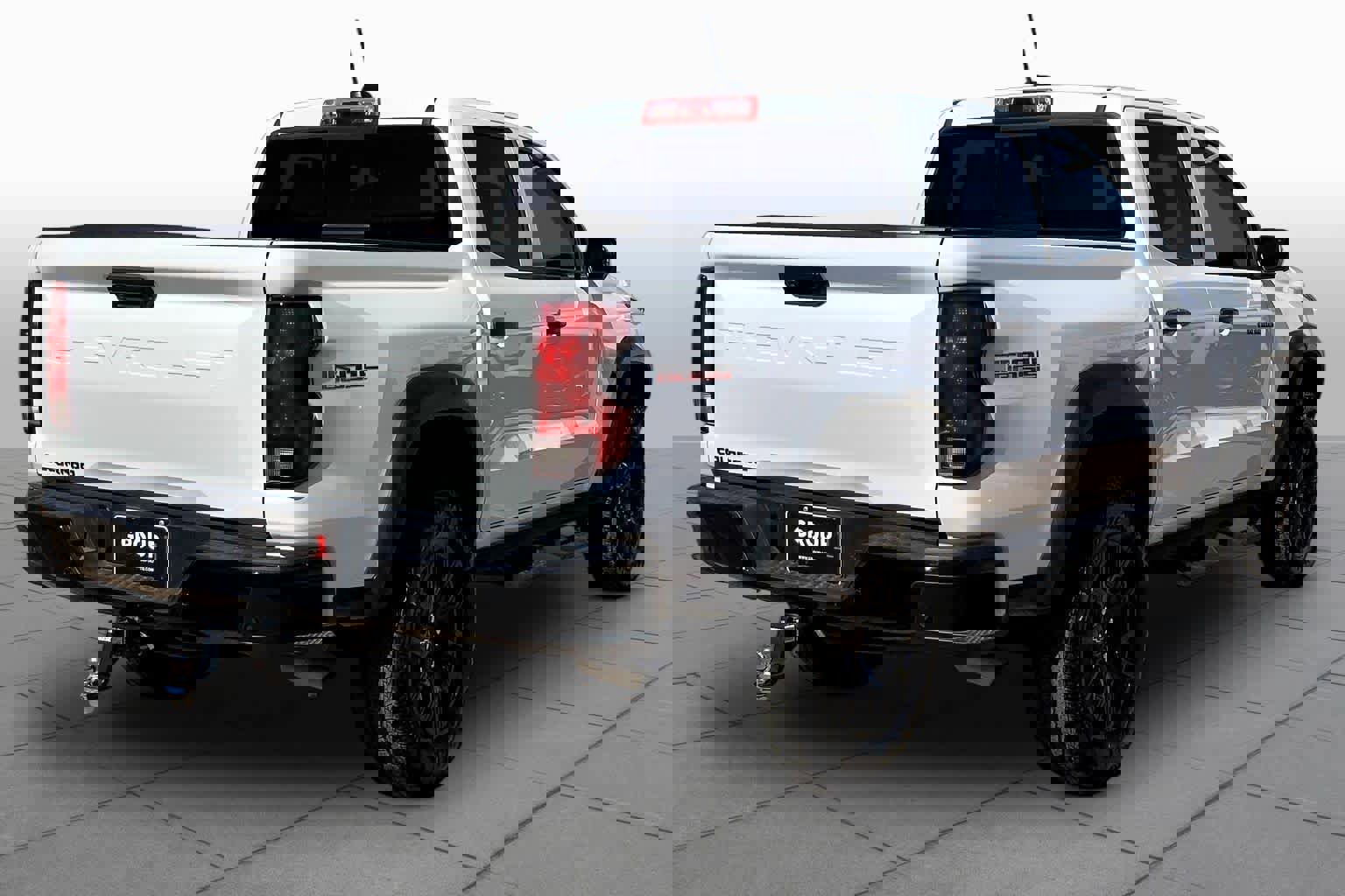 Used 2024 Chevrolet Colorado Trail Boss w/ Technology Package image 3