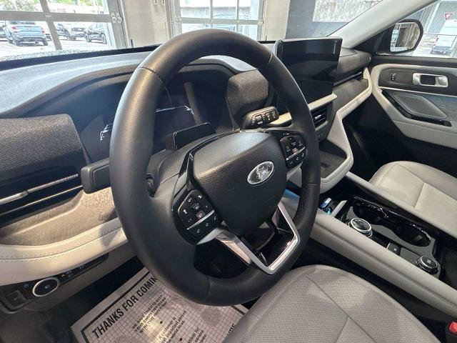 Certified 2025 Ford Explorer Platinum w/ Ultimate Package AWD/4WD image 9