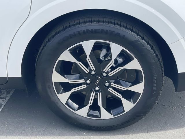 Used 2024 Kia Carnival EX image 39