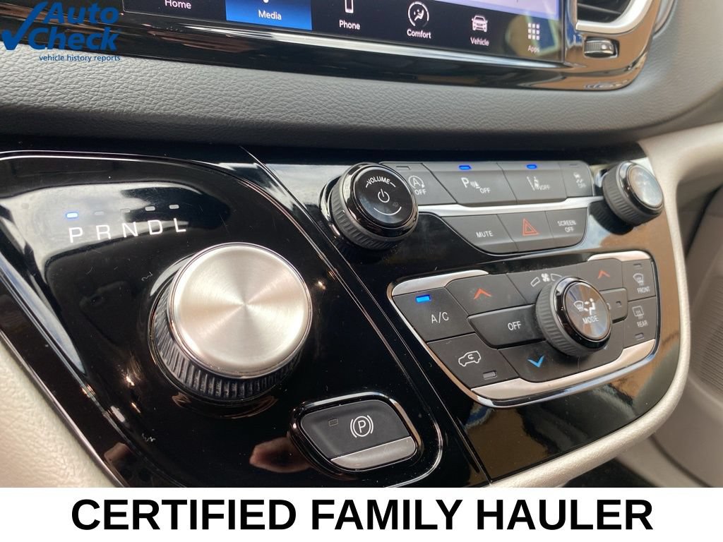 Used 2024 Chrysler Pacifica Touring-L FWD image 41