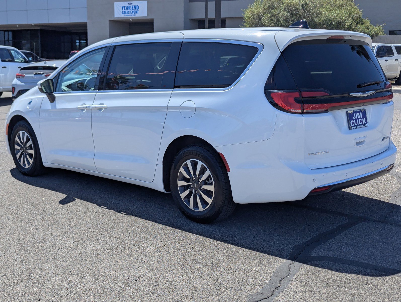 Used 2023 Chrysler Pacifica Touring-L FWD image 4
