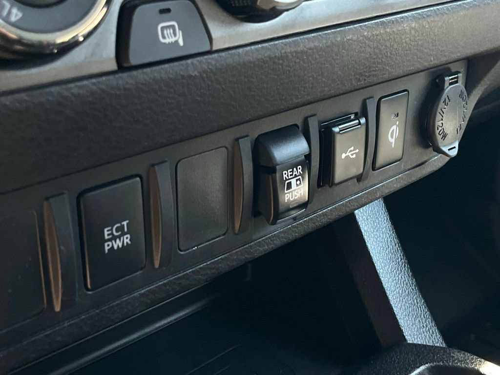 Used 2022 Toyota Tacoma TRD Off-Road AWD/4WD image 12