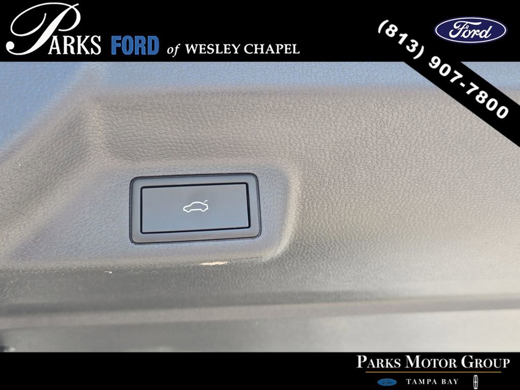 Used 2025 Volkswagen ID. Buzz 1st Edition AWD/4WD image 9