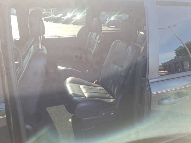 Used 2017 Dodge Grand Caravan GT FWD image 23