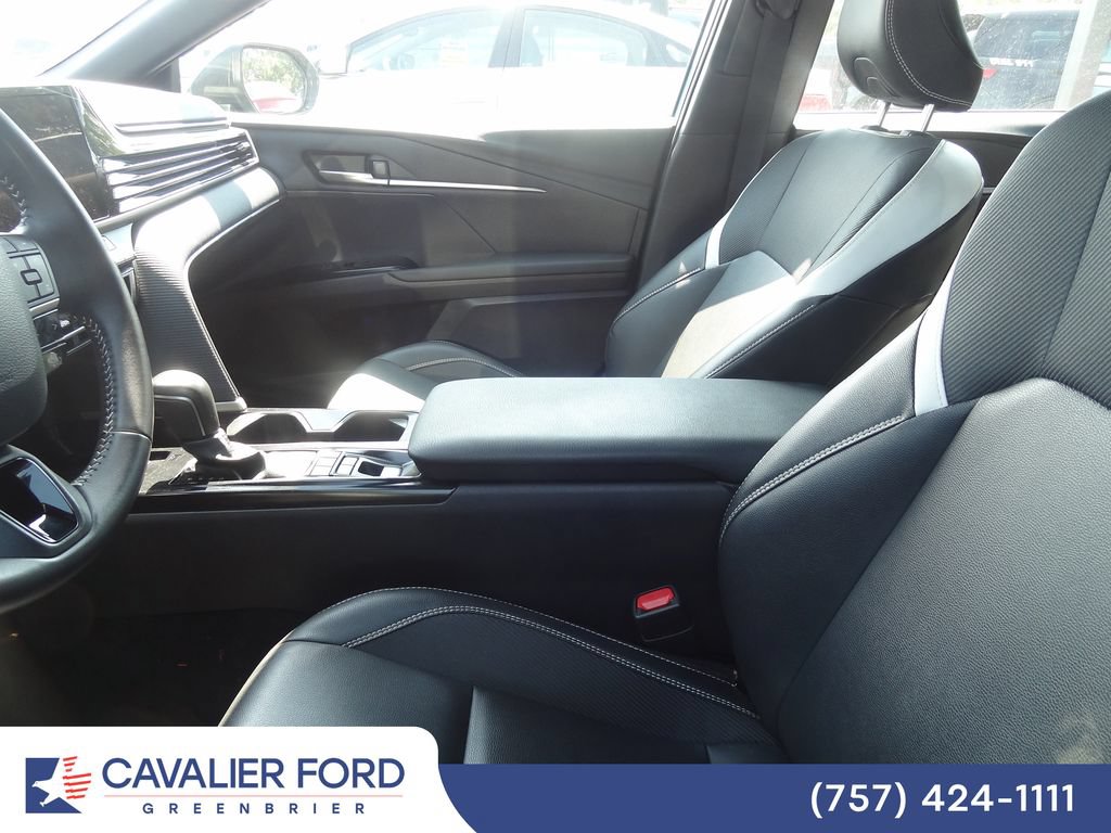 Used 2025 Toyota Camry SE FWD image 6
