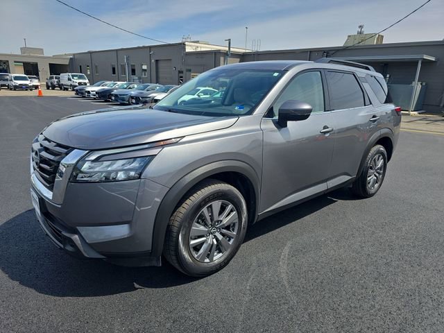 Used 2024 Nissan Pathfinder SV