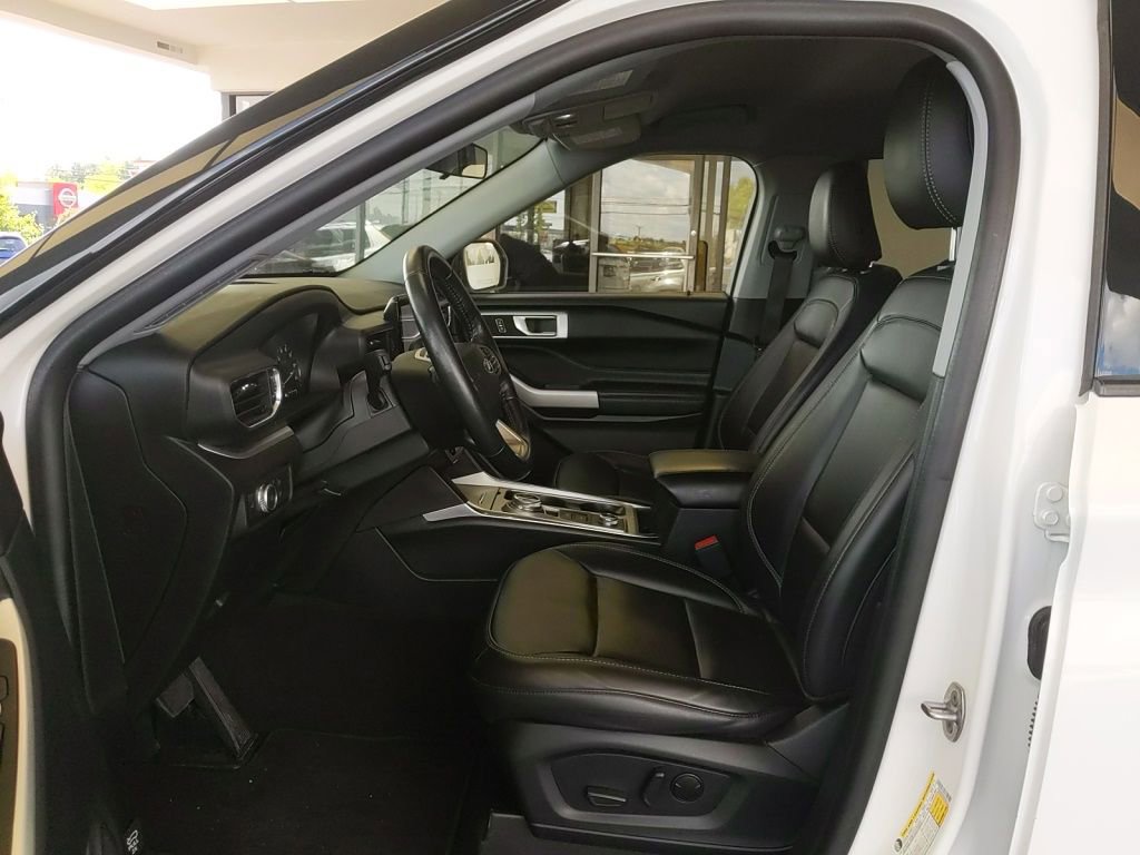 Certified 2022 Ford Explorer XLT w/ Equipment Group 202A AWD/4WD image 13