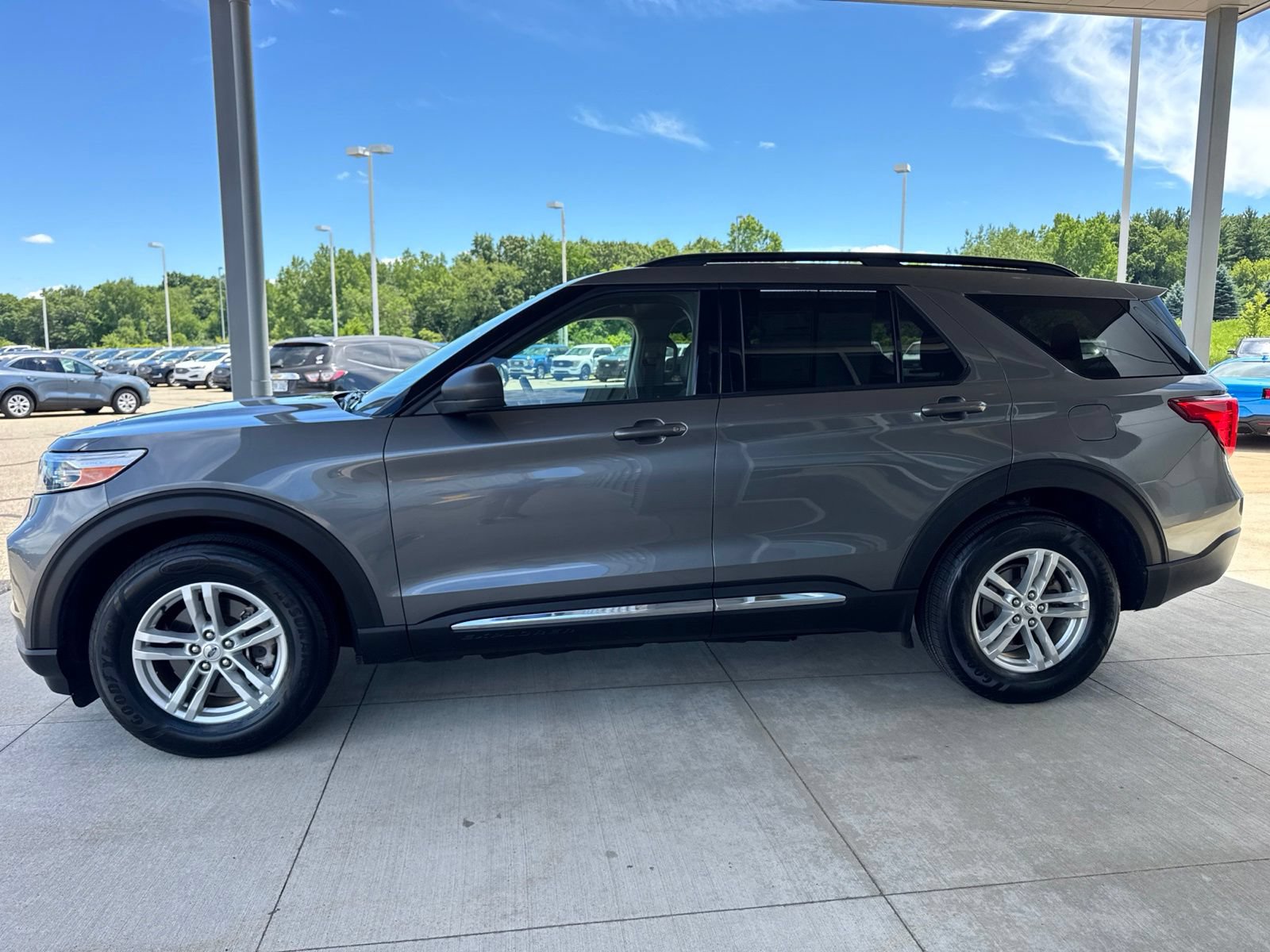 Certified 2023 Ford Explorer XLT w/ Equipment Group 202A AWD/4WD image 4