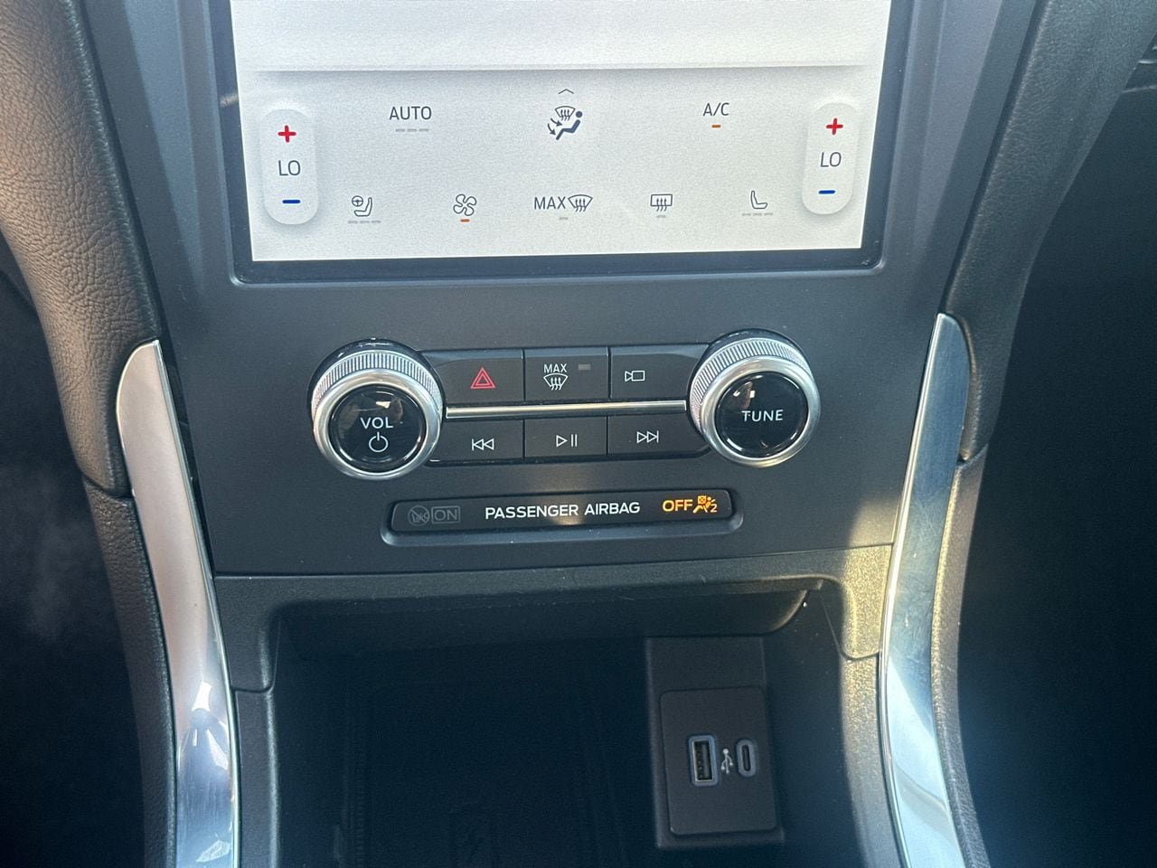 Certified 2022 Ford Edge Titanium AWD/4WD image 32