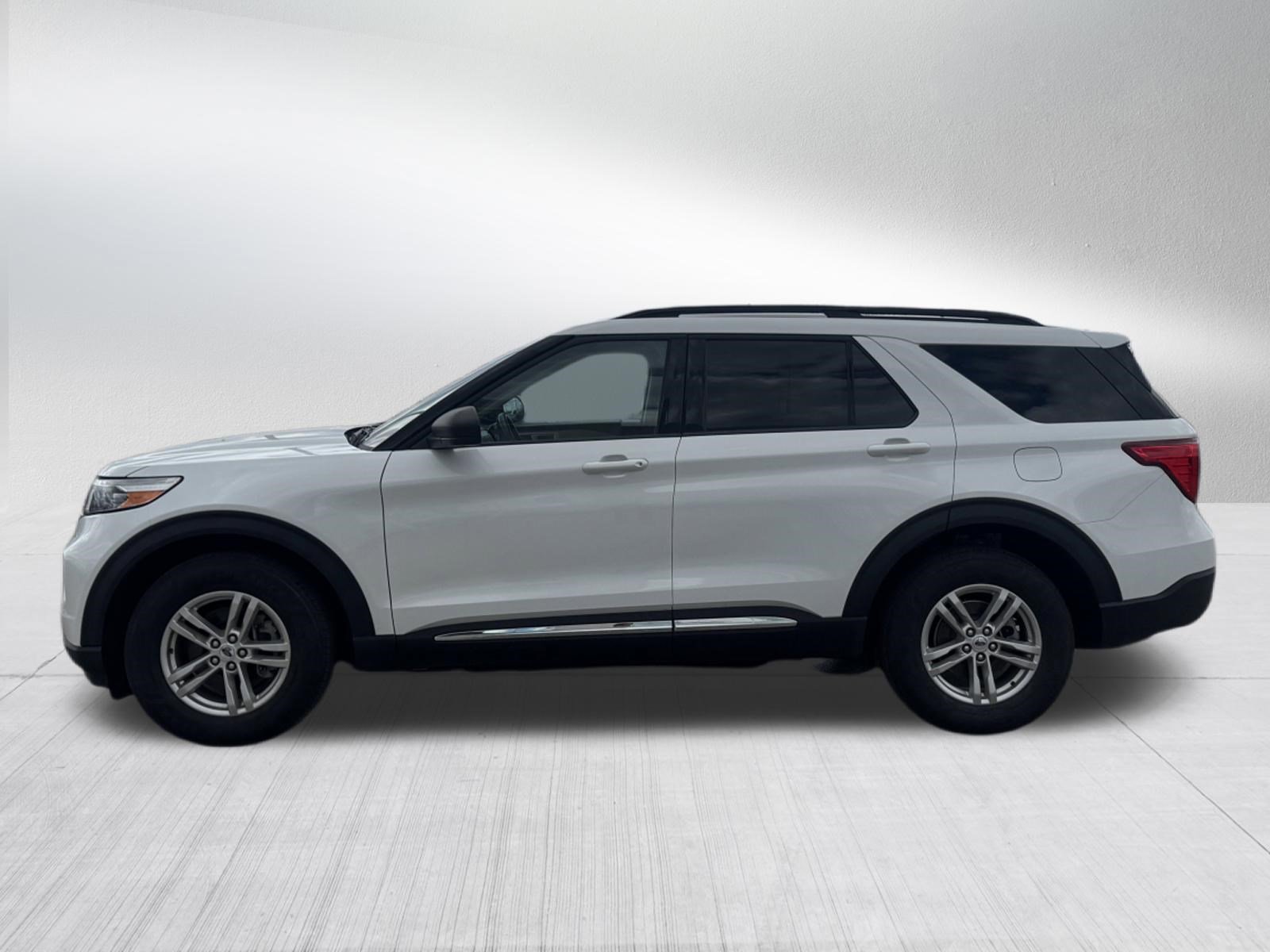 Certified 2023 Ford Explorer XLT w/ Equipment Group 202A AWD/4WD image 4