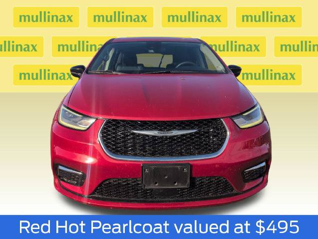 Used 2024 Chrysler Pacifica Touring-L FWD image 16