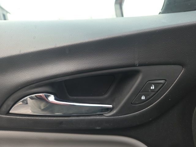 Used 2022 Chevrolet Equinox LS w/ LPO, Floor Liner Package image 18