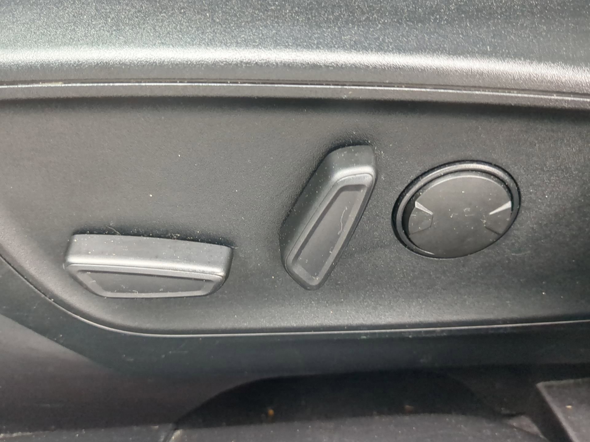 Certified 2020 Ford Escape SE image 48