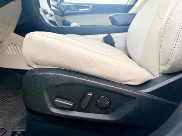 Certified 2022 Ford Edge Titanium w/ Equipment Group 301A image 22
