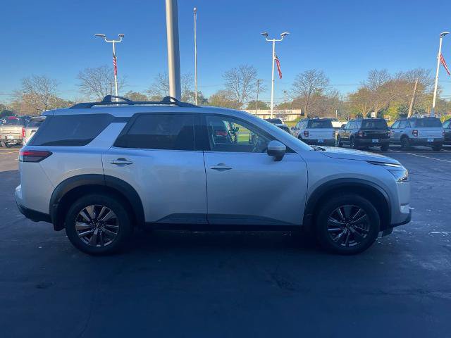 Used 2023 Nissan Pathfinder SV w/ SV Premium Package AWD/4WD image 7