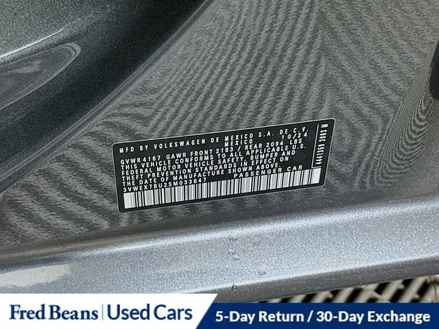 Used 2025 Volkswagen Jetta SE image 32