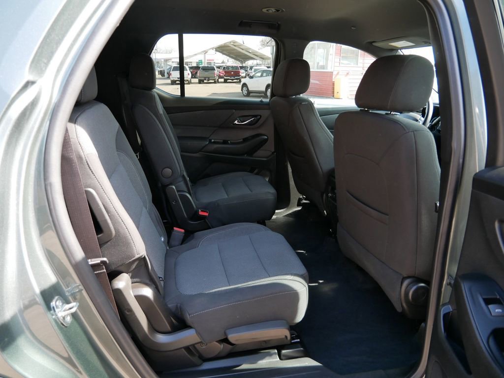 Used 2023 Chevrolet Traverse LT image 9