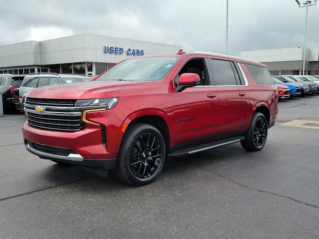 Used 2024 Chevrolet Suburban LT w/ Luxury Package AWD/4WD image 8