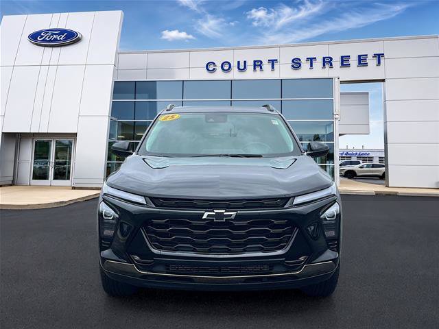 Used 2025 Chevrolet Trax ACTIV w/ Driver Confidence Package FWD image 2