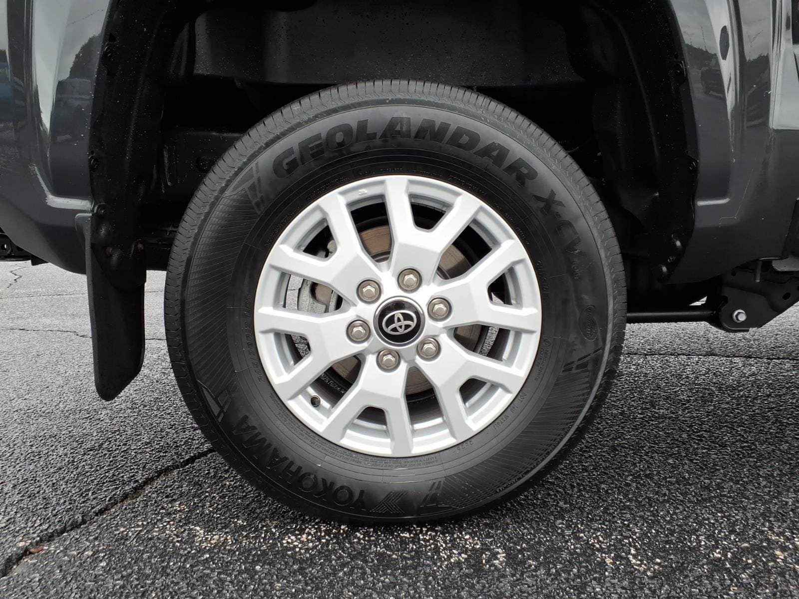 Used 2025 Toyota Tacoma SR5 AWD/4WD image 10