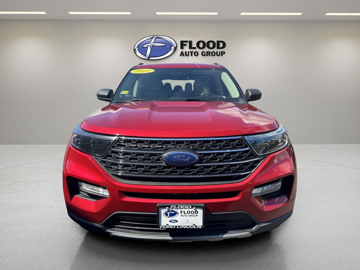 Certified 2022 Ford Explorer XLT w/ Equipment Group 202A AWD/4WD image 2