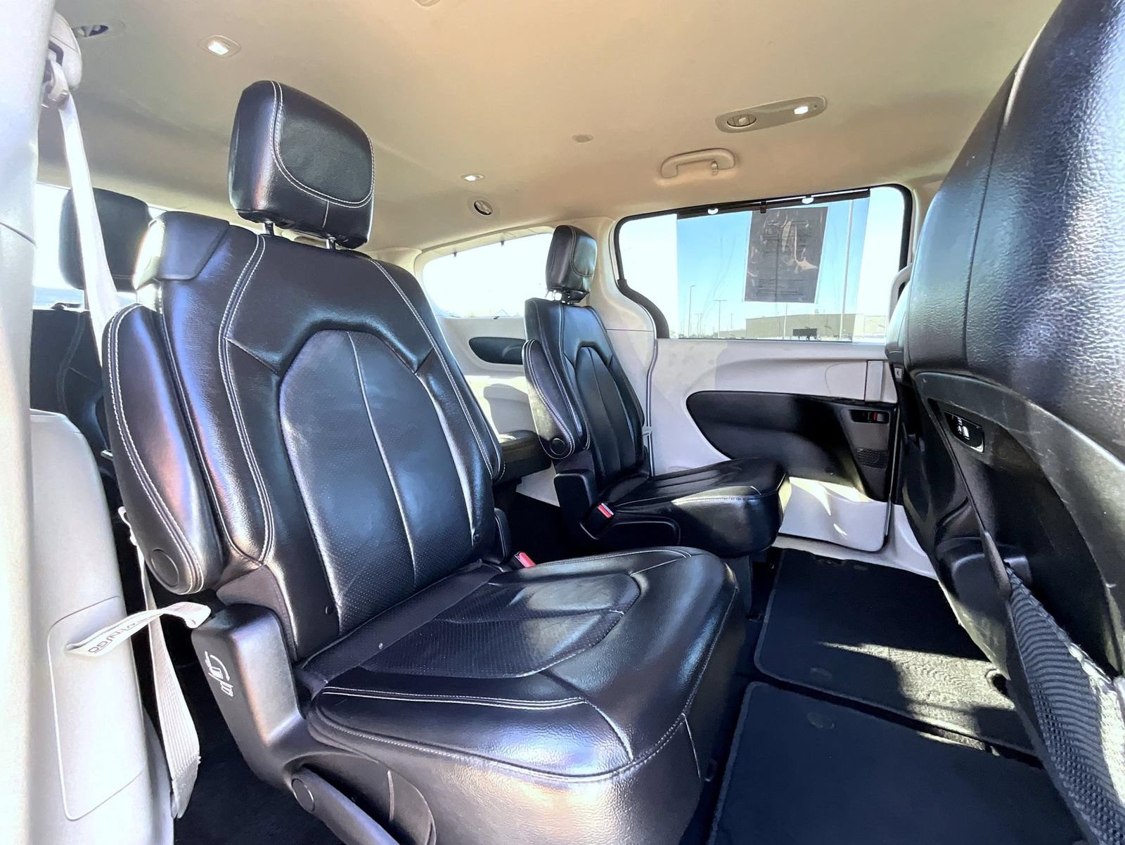Used 2022 Chrysler Pacifica Touring-L FWD image 18