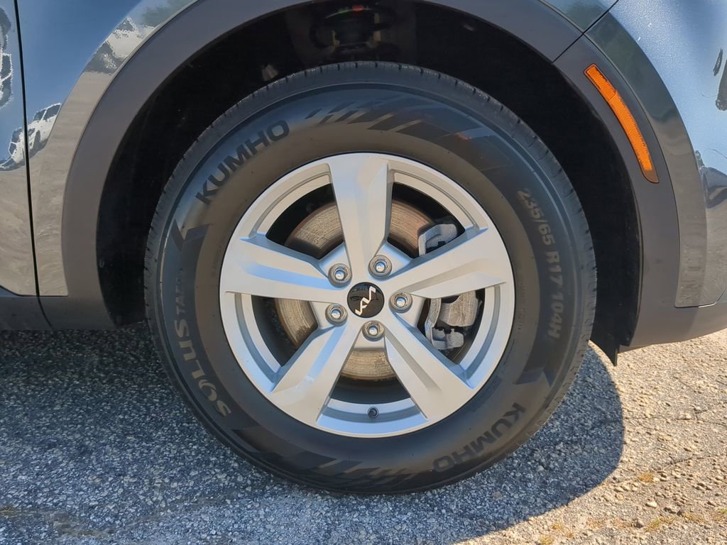 Used 2023 Kia Sorento LX FWD image 9