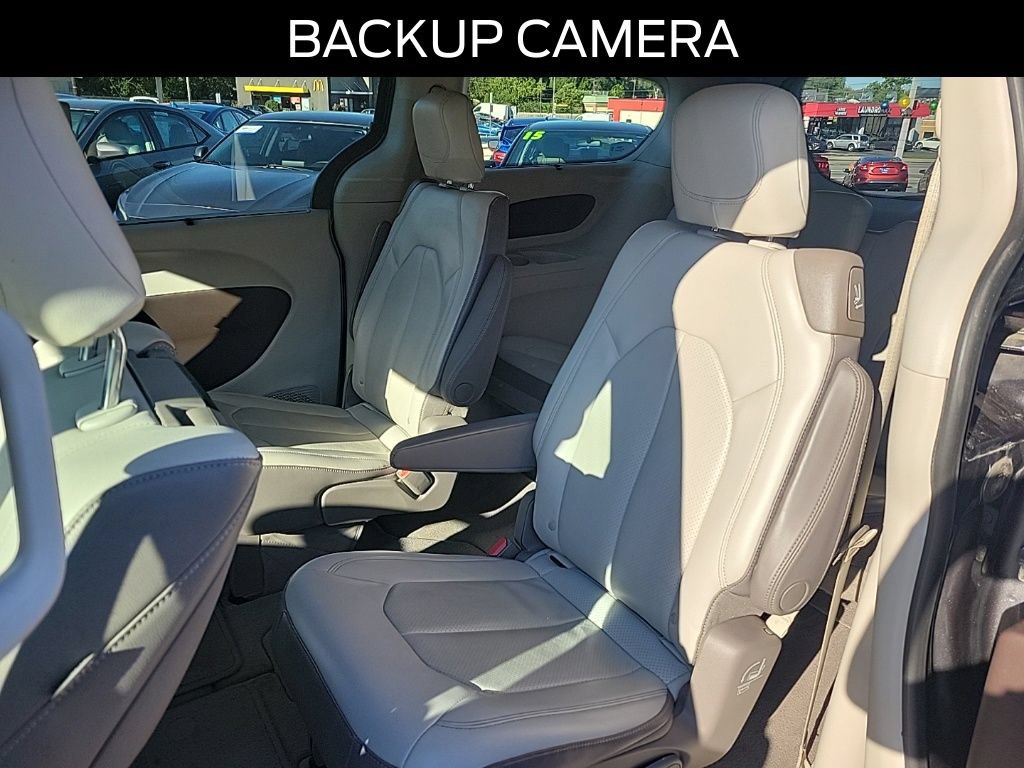 Used 2017 Chrysler Pacifica Touring-L Plus FWD image 13
