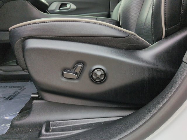Used 2026 Chrysler Pacifica Limited FWD image 24