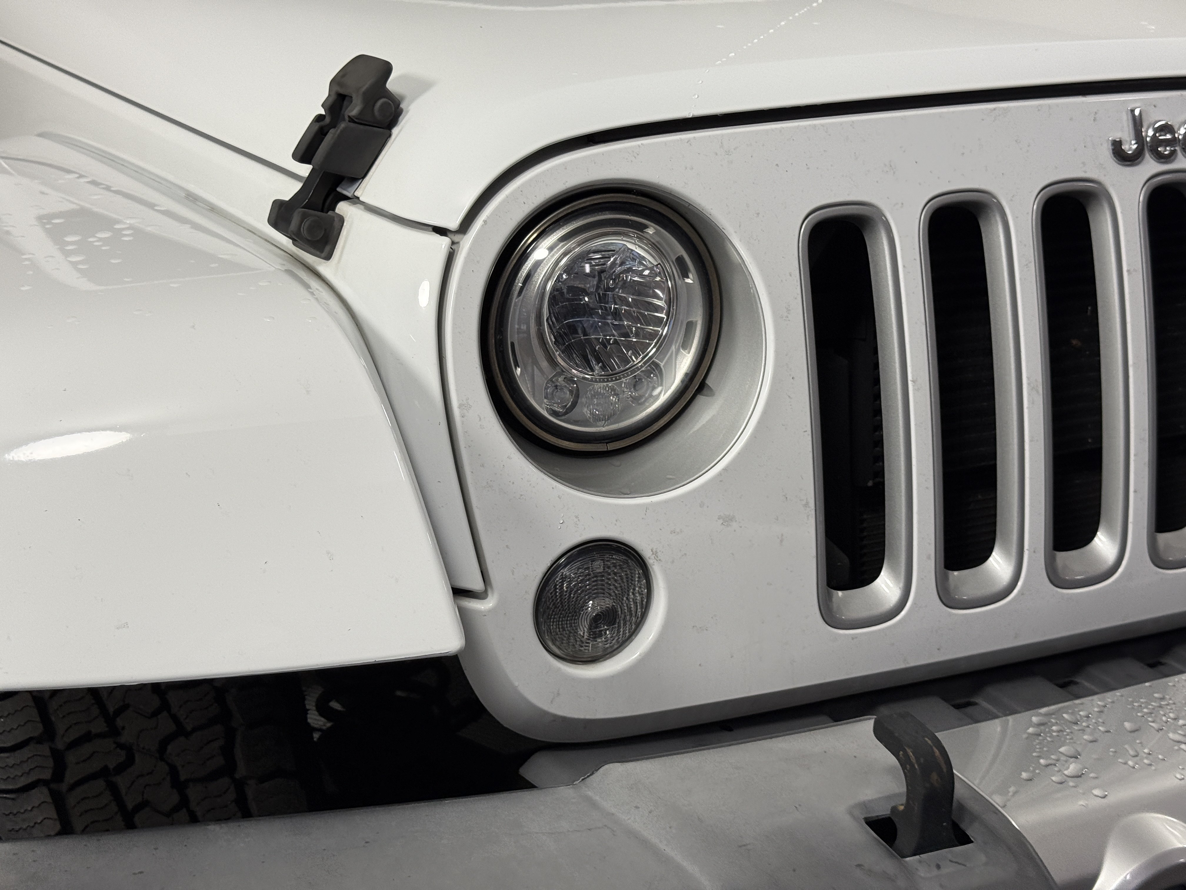 Used 2017 Jeep Wrangler Unlimited Sahara w/ Connectivity Group AWD/4WD image 7