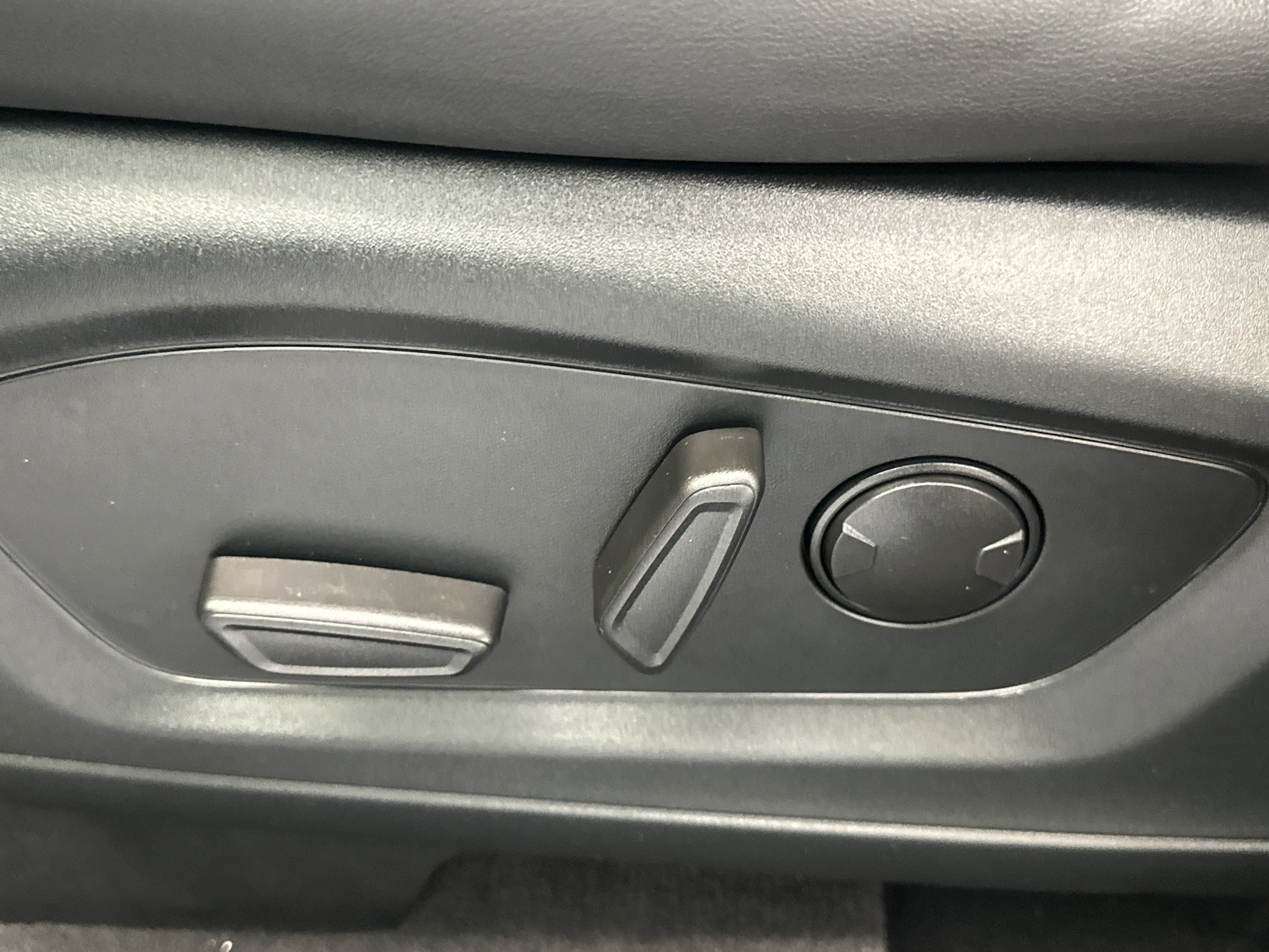 Certified 2022 Ford Explorer XLT w/ Equipment Group 202A image 24