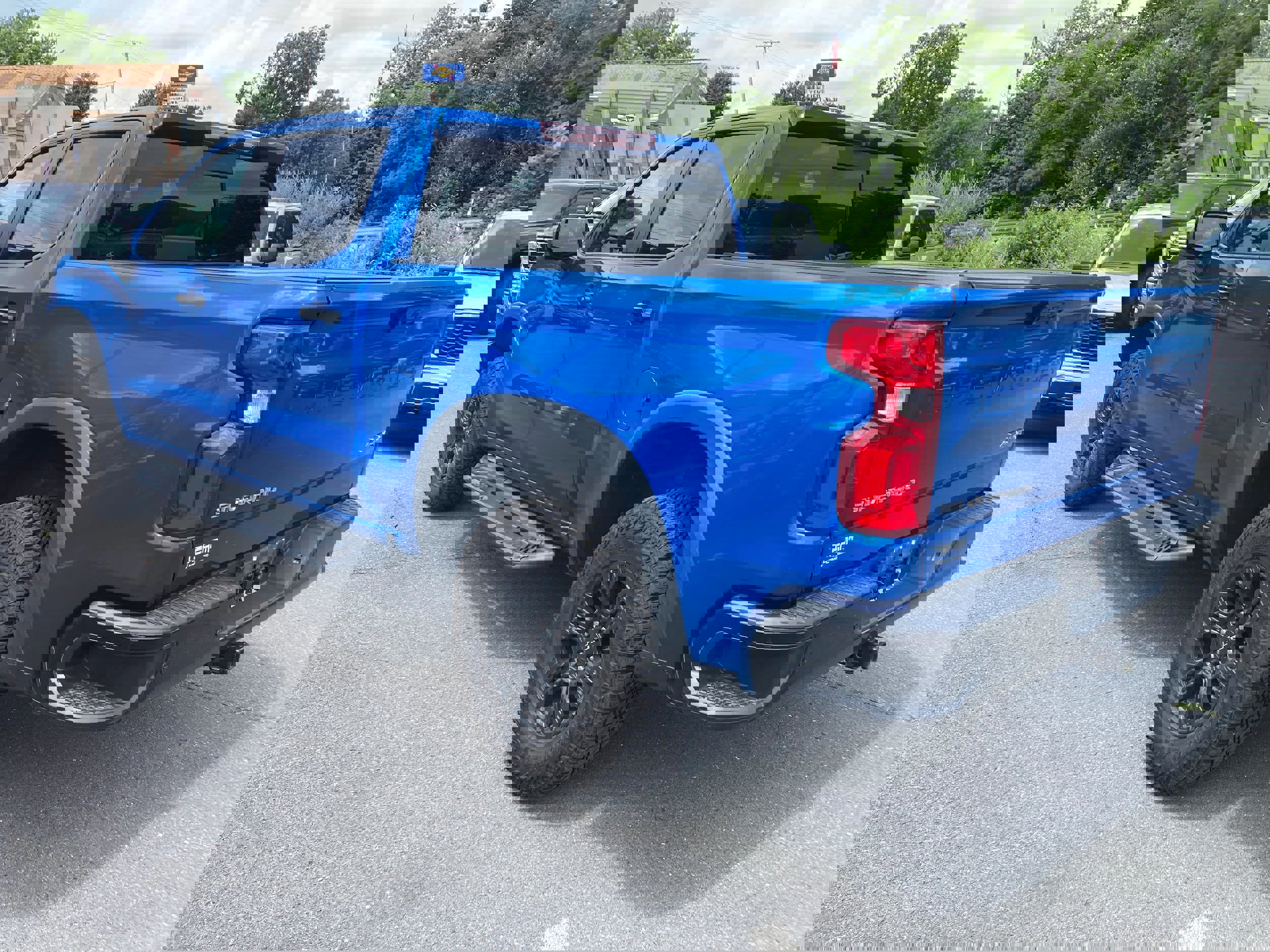 Used 2022 Chevrolet Silverado 1500 ZR2 w/ Technology Package image 3