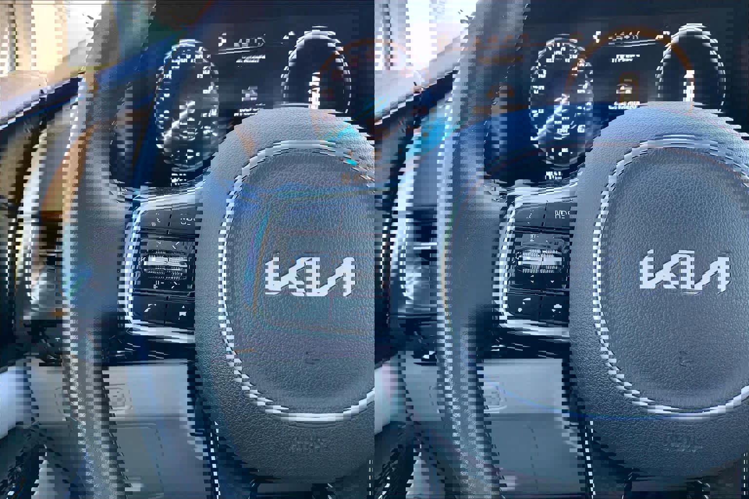 Used 2022 Kia Carnival SX Prestige image 23