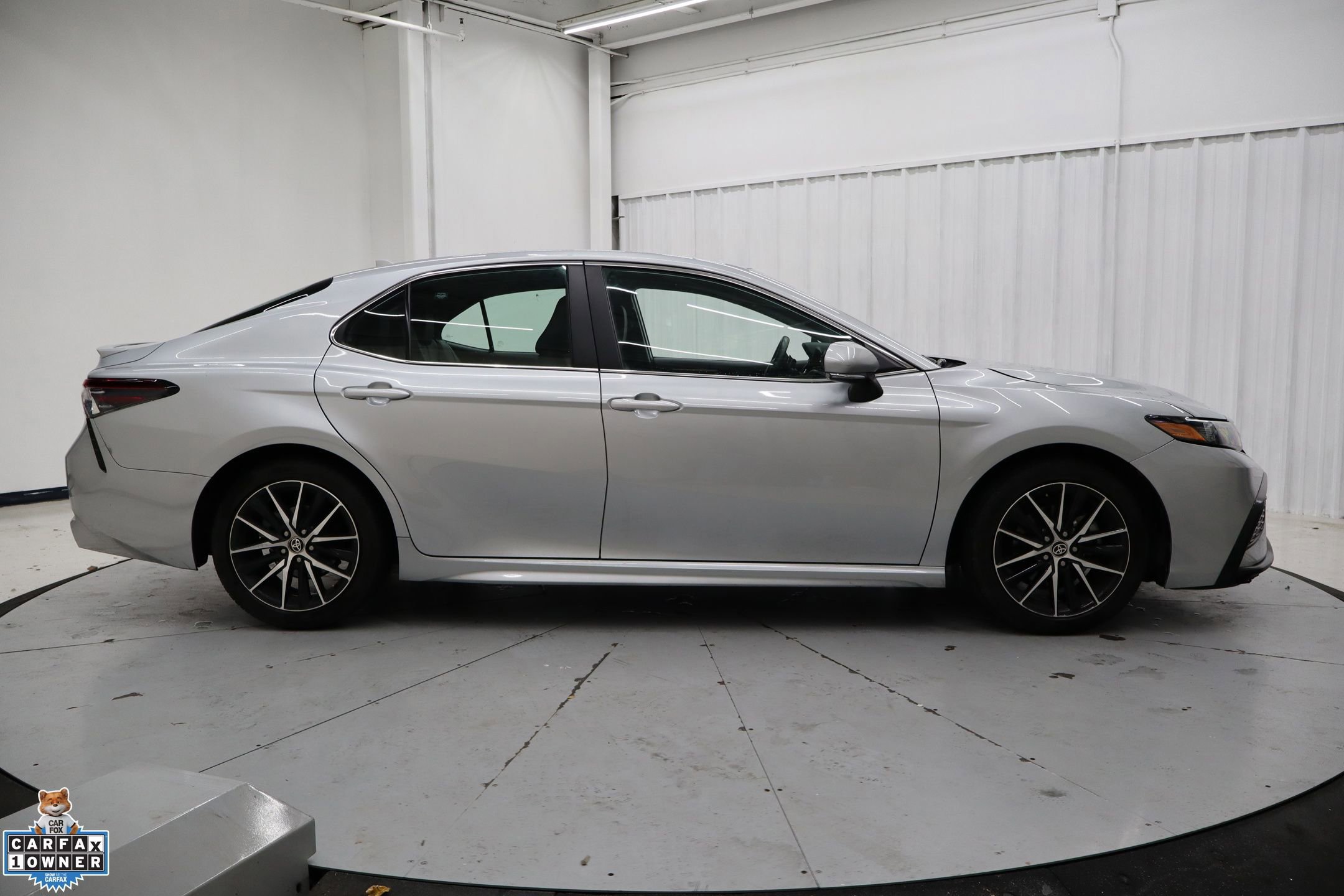 Used 2024 Toyota Camry SE image 6