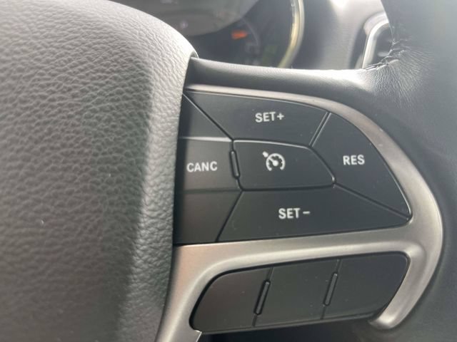 Used 2019 Jeep Grand Cherokee Altitude AWD/4WD image 26
