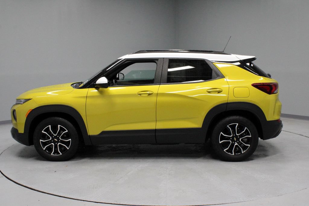 Used 2023 Chevrolet TrailBlazer ACTIV w/ Sun and Liftgate Package FWD image 8