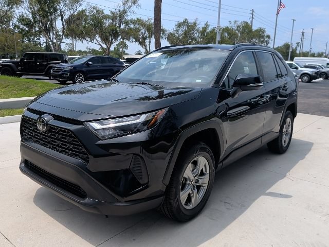 Used 2024 Toyota RAV4 XLE AWD/4WD image 7
