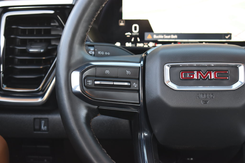 Used 2025 GMC Canyon AT4 w/ Technology Plus Package AWD/4WD image 17
