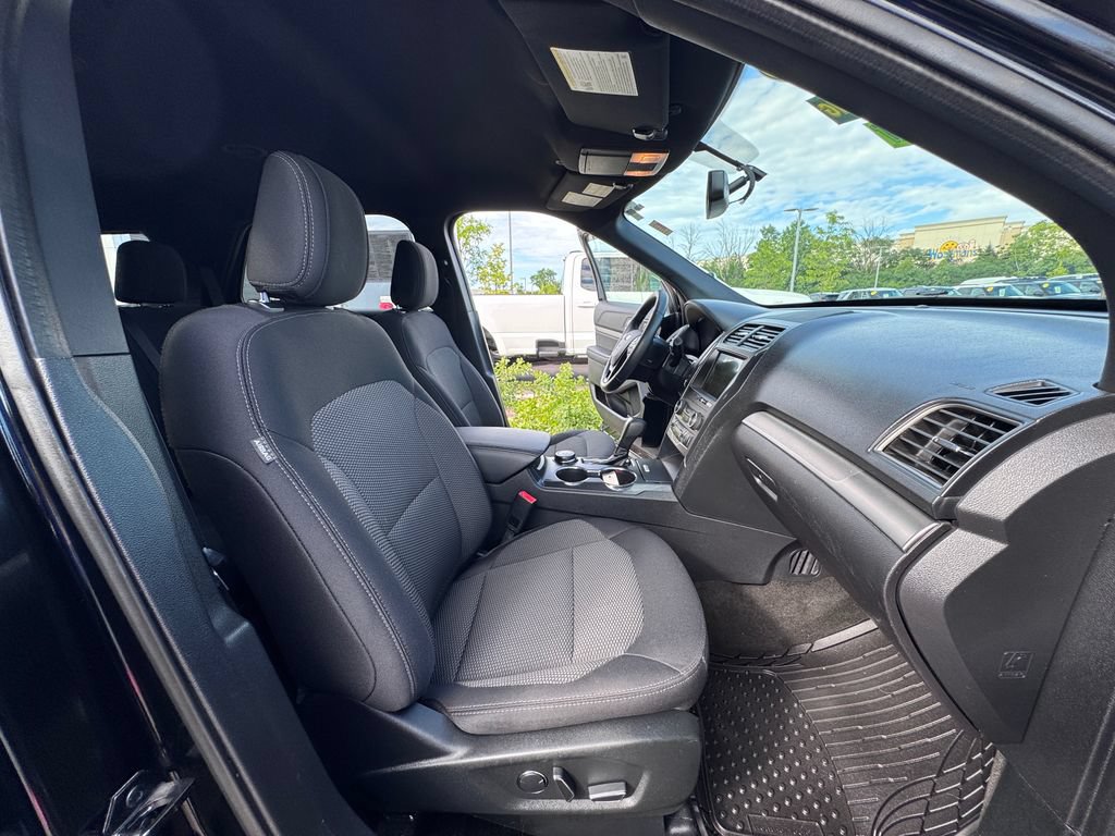 Certified 2018 Ford Explorer XLT w/ Equipment Group 201A AWD/4WD image 20