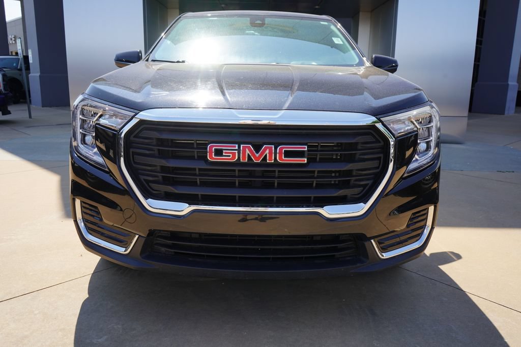 Used 2024 GMC Terrain SLE AWD/4WD image 3