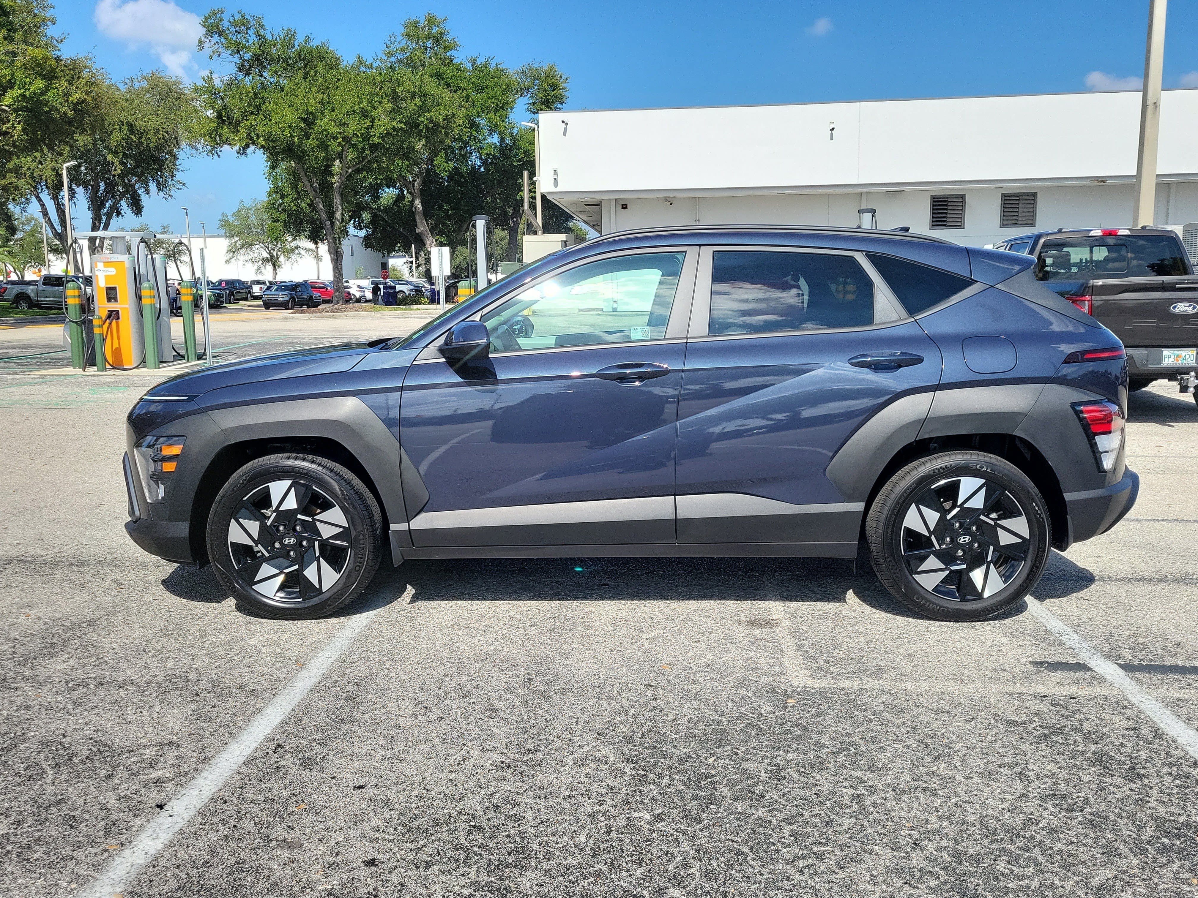 Used 2025 Hyundai Kona SEL FWD image 6